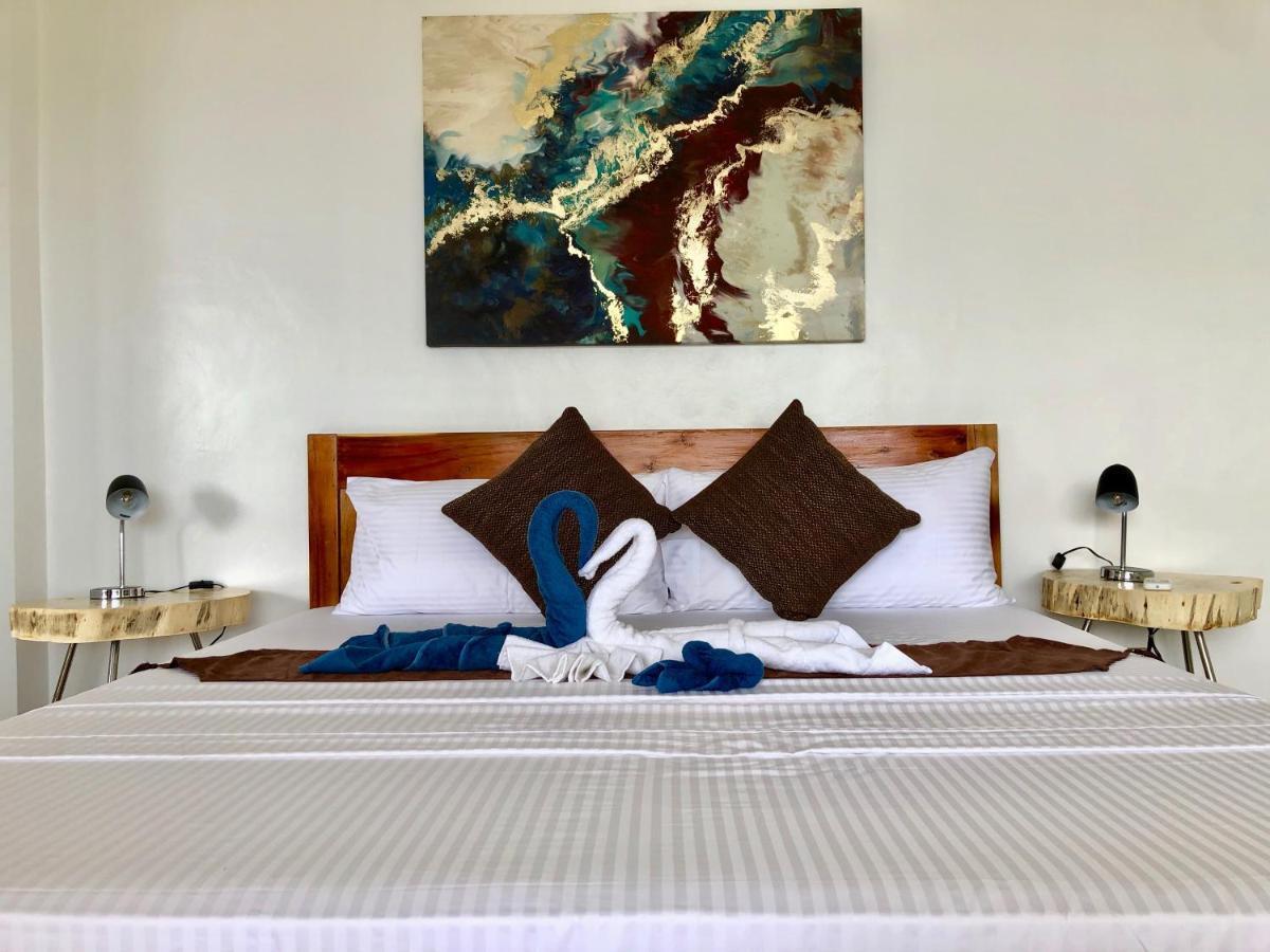 Sunset Cove Beach & Dive Resort Romblon Exterior photo